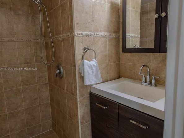 2435 SW 11th St 9B, Miami FL 33135