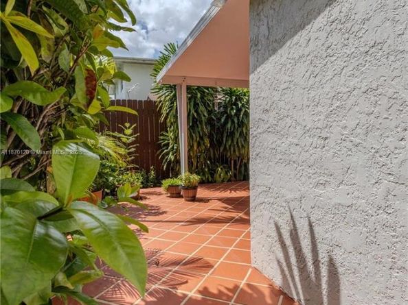 2435 SW 11th St 9B, Miami FL 33135