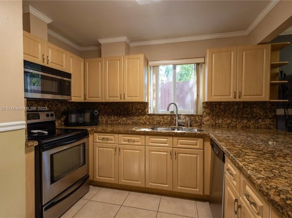 2435 SW 11th St 9B, Miami FL 33135