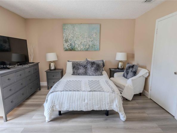2435 SW 11th St 9B, Miami FL 33135