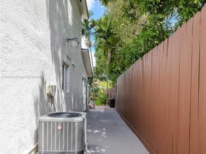 2435 SW 11th St 9B, Miami FL 33135
