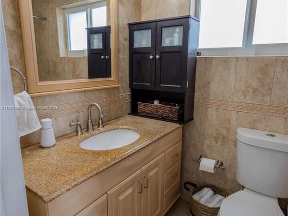 2435 SW 11th St 9B, Miami FL 33135