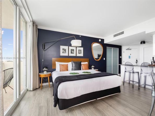 2889 Mcfarlane Rd 1512, Coconut Grove FL 33133