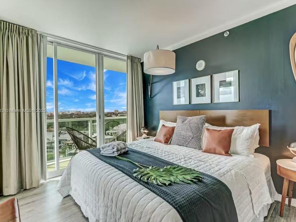 2889 Mcfarlane Rd 1512, Coconut Grove FL 33133