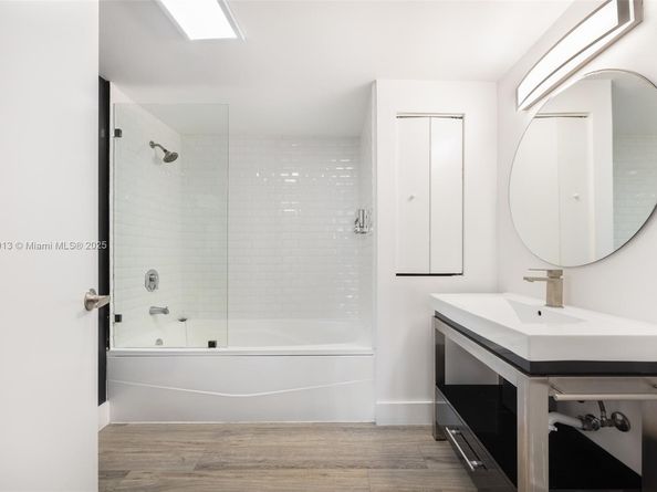 2889 Mcfarlane Rd 1512, Coconut Grove FL 33133