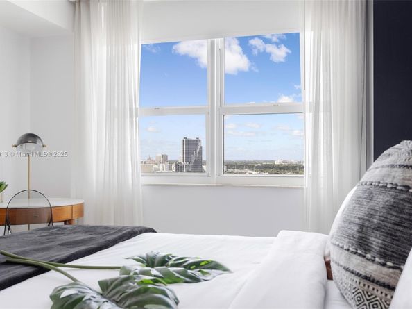 2889 Mcfarlane Rd 1512, Coconut Grove FL 33133