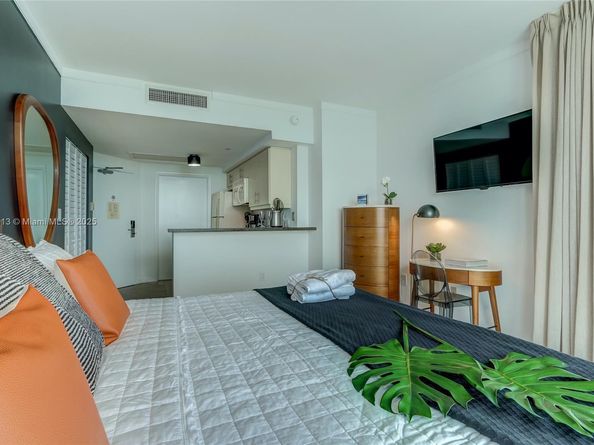 2889 Mcfarlane Rd 1512, Coconut Grove FL 33133