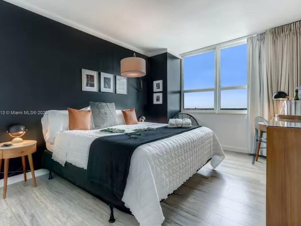 2889 Mcfarlane Rd 1512, Coconut Grove FL 33133