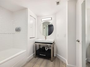 2889 Mcfarlane Rd 1512, Coconut Grove FL 33133