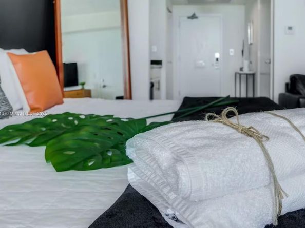 2889 Mcfarlane Rd 1512, Coconut Grove FL 33133