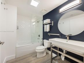 2889 Mcfarlane Rd 1512, Coconut Grove FL 33133