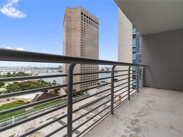 325 Biscayne Blvd 1718, Miami FL 33131