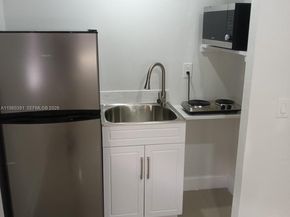 2223 NW 32nd St, Miami FL 33142