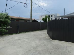 2223 NW 32nd St, Miami FL 33142