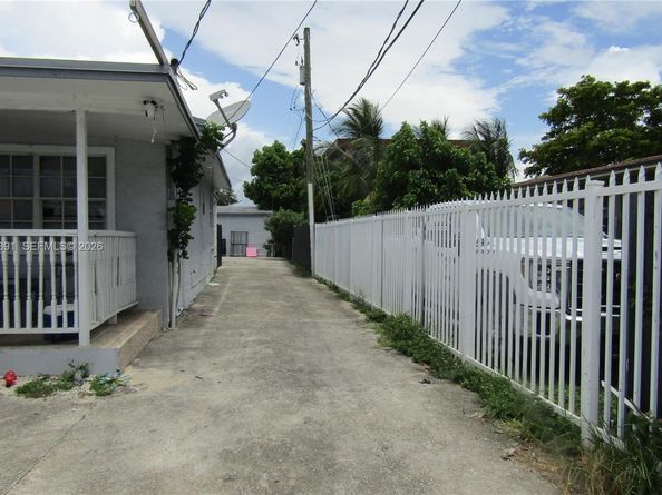 2223 NW 32nd St, Miami FL 33142