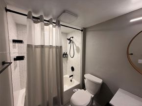 364 Fairway Cir 42, Weston FL 33326