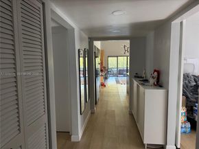 364 Fairway Cir 42, Weston FL 33326