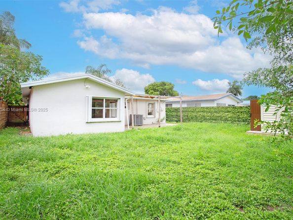 5433 NE 1st Ave, Oakland Park FL 33334