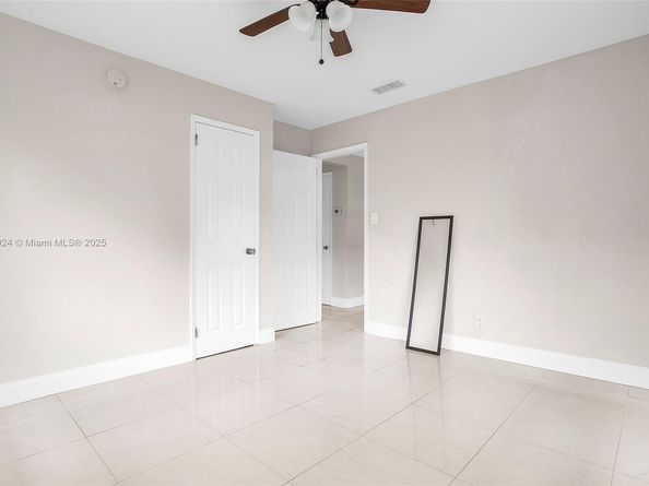 5433 NE 1st Ave, Oakland Park FL 33334