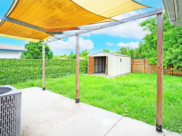 5433 NE 1st Ave, Oakland Park FL 33334