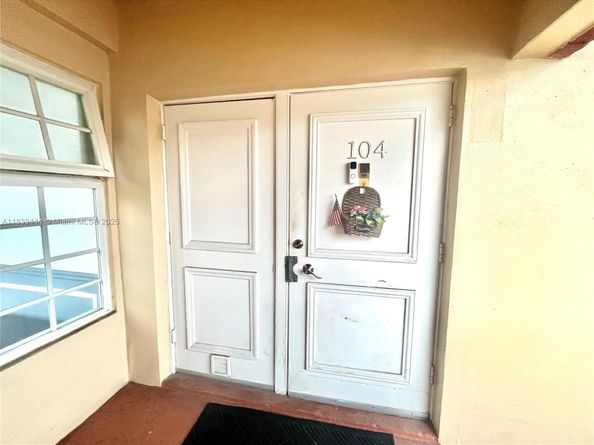2841 NE 33rd Ct 104, Fort Lauderdale FL 33306
