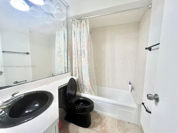 2841 NE 33rd Ct 104, Fort Lauderdale FL 33306