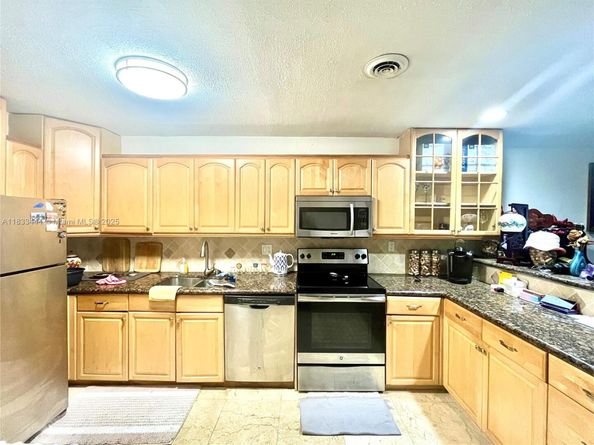 2841 NE 33rd Ct 104, Fort Lauderdale FL 33306