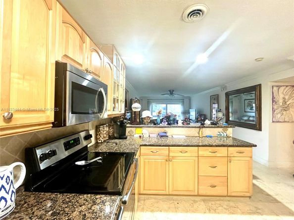 2841 NE 33rd Ct 104, Fort Lauderdale FL 33306