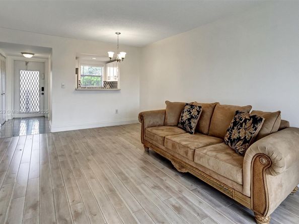 9010 Sunrise Lakes Blvd 306, Sunrise FL 33322