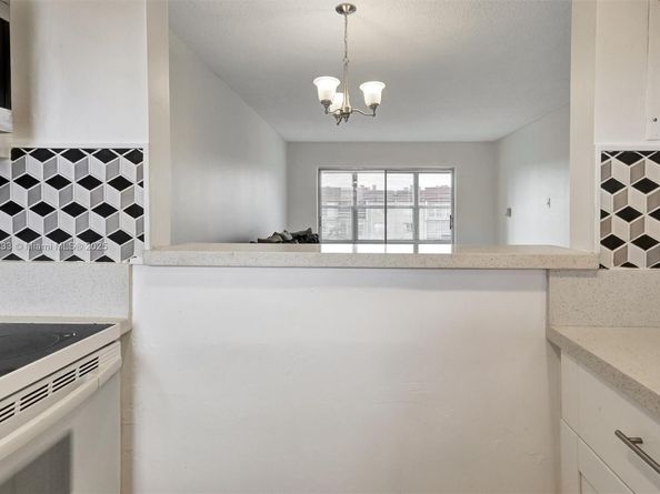 9010 Sunrise Lakes Blvd 306, Sunrise FL 33322