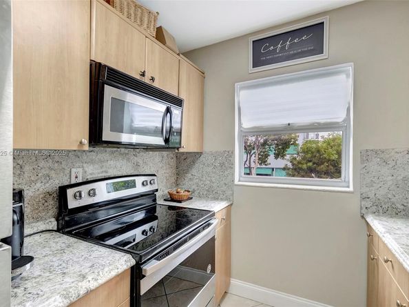 2920 SW 28th Ter 407, Coconut Grove FL 33133