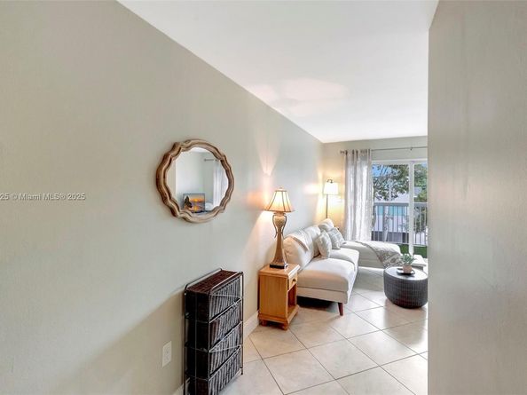 2920 SW 28th Ter 407, Coconut Grove FL 33133