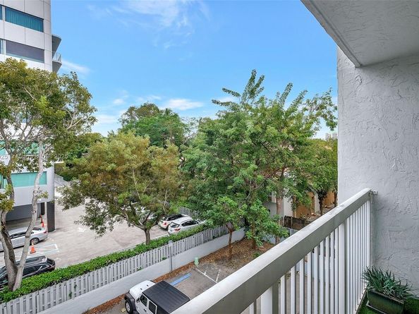 2920 SW 28th Ter 407, Coconut Grove FL 33133