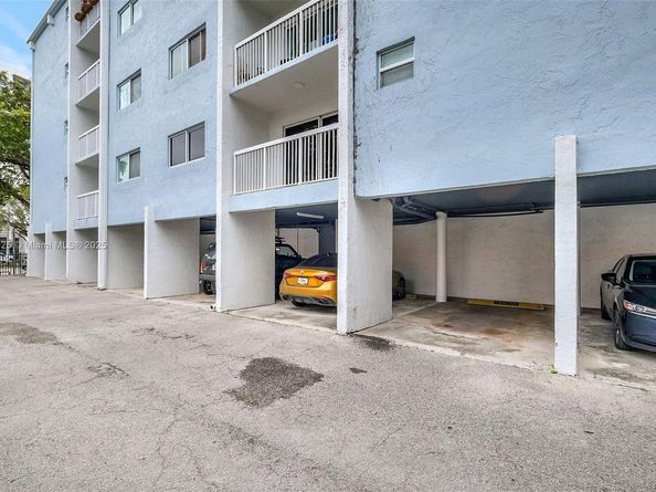 2920 SW 28th Ter 407, Coconut Grove FL 33133