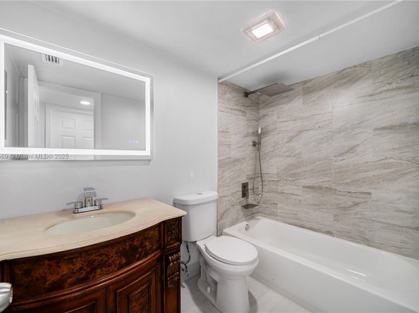 8901 S Hollybrook Blvd APT 109, Pembroke Pines FL 33025