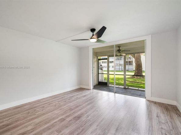 8901 S Hollybrook Blvd APT 109, Pembroke Pines FL 33025