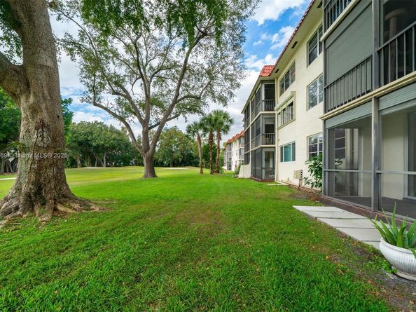 8901 S Hollybrook Blvd APT 109, Pembroke Pines FL 33025