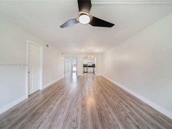 8901 S Hollybrook Blvd APT 109, Pembroke Pines FL 33025