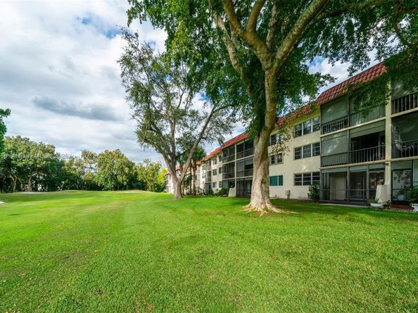 8901 S Hollybrook Blvd APT 109, Pembroke Pines FL 33025