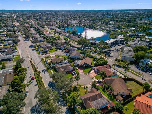 8920 NW 15th St, Pembroke Pines FL 33024