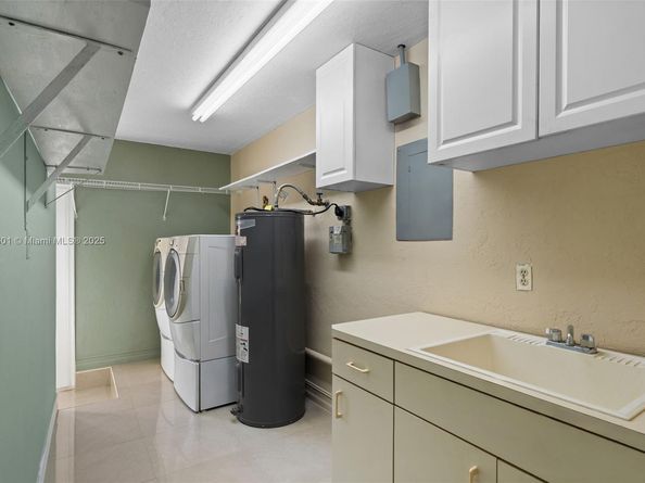 8920 NW 15th St, Pembroke Pines FL 33024