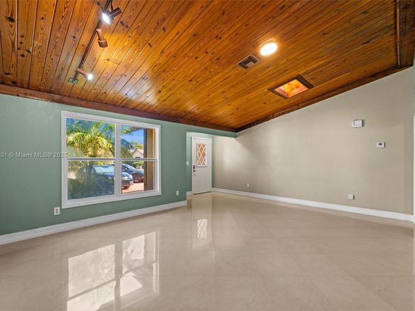 8920 NW 15th St, Pembroke Pines FL 33024