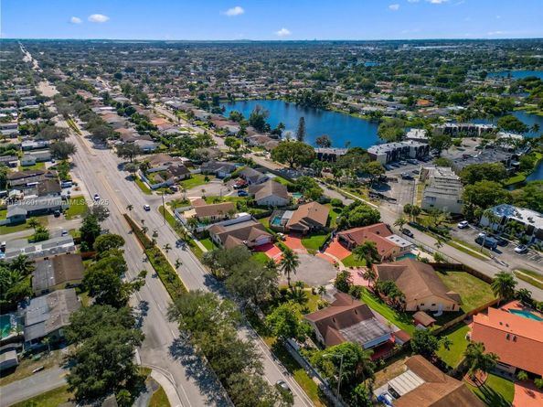 8920 NW 15th St, Pembroke Pines FL 33024