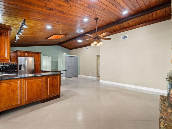 8920 NW 15th St, Pembroke Pines FL 33024