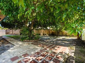 8920 NW 15th St, Pembroke Pines FL 33024