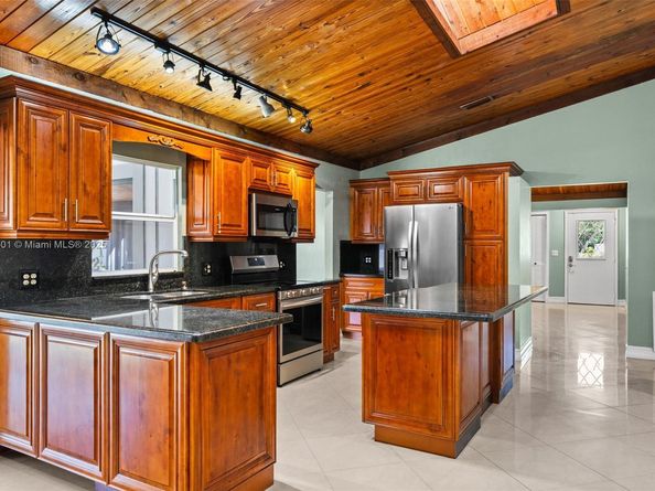 8920 NW 15th St, Pembroke Pines FL 33024