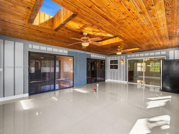 8920 NW 15th St, Pembroke Pines FL 33024