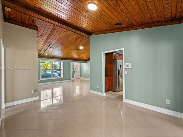 8920 NW 15th St, Pembroke Pines FL 33024