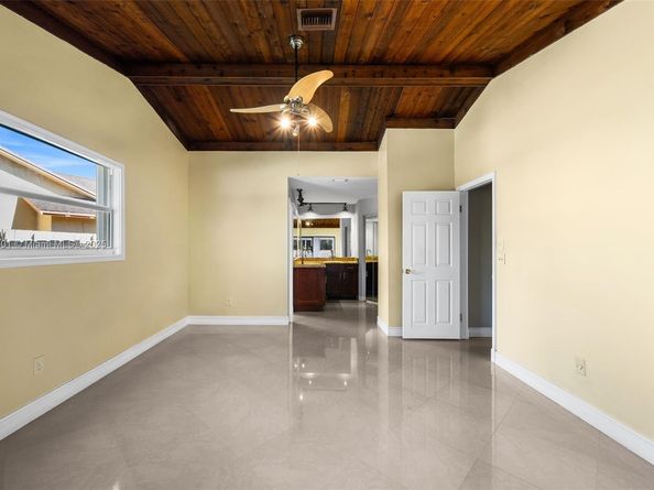 8920 NW 15th St, Pembroke Pines FL 33024