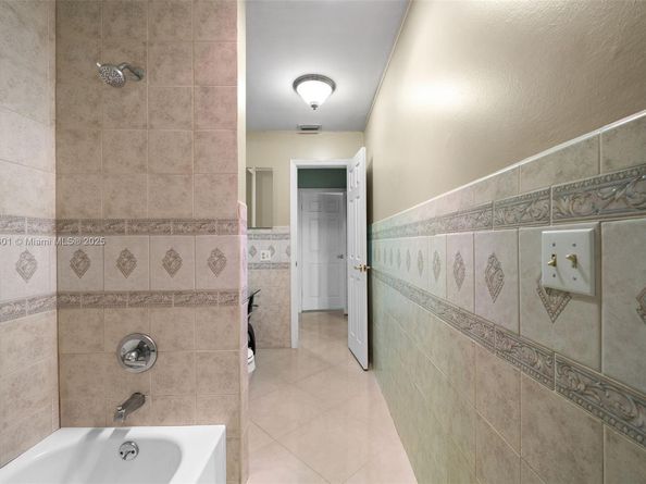 8920 NW 15th St, Pembroke Pines FL 33024